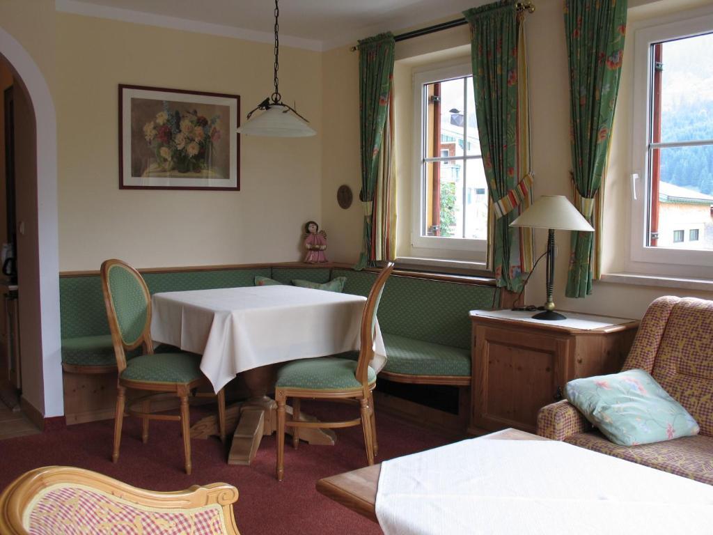 Triendlhof Otel Zöblen Oda fotoğraf