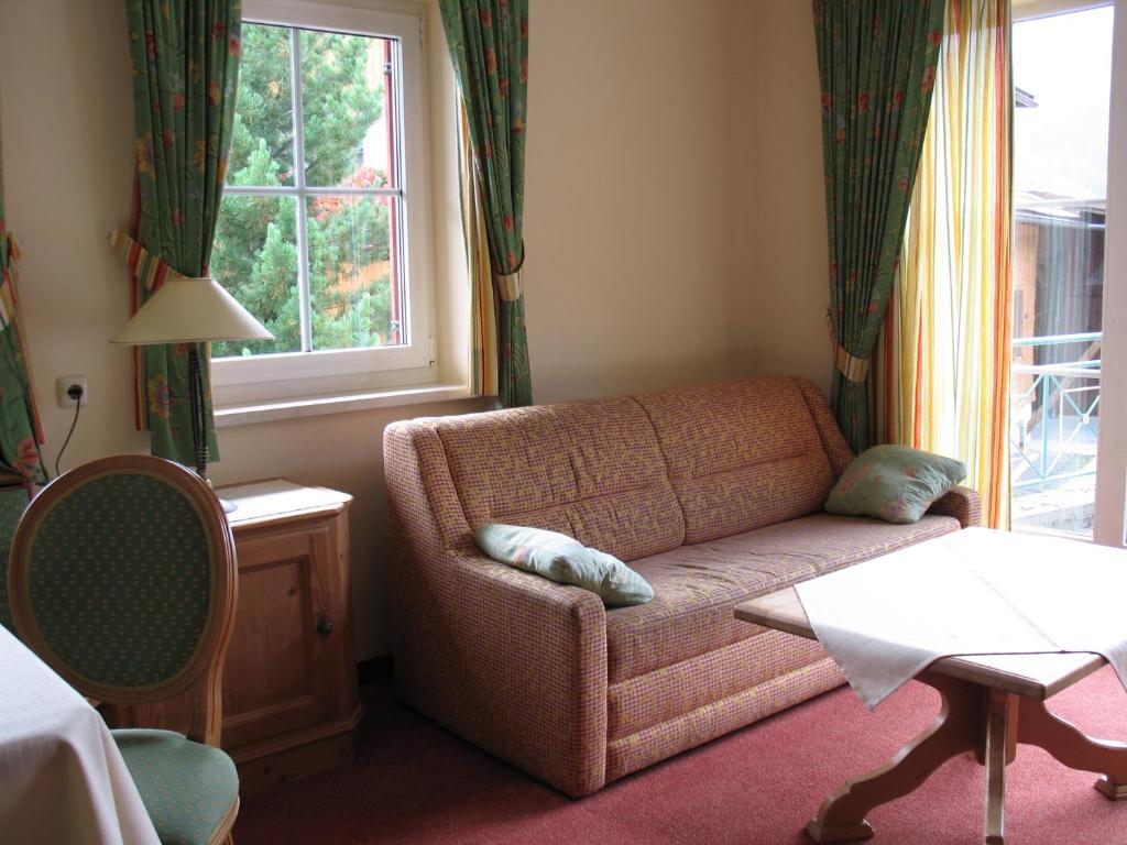 Triendlhof Otel Zöblen Oda fotoğraf